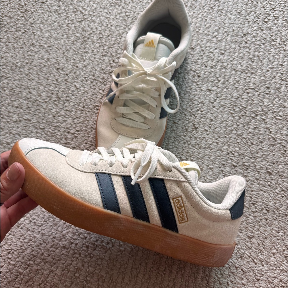 Adidas Sneakers